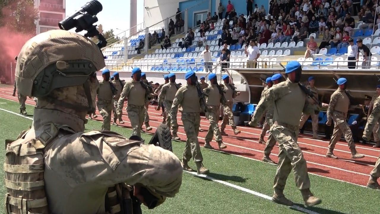 Tunceli'de 30 Ağustos coşkusu stadyumda gösteri ve törenlerle sürdü