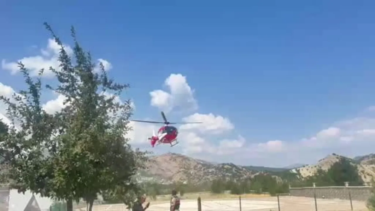 Tunceli'de elinden yaralanan hasta mikrocerrahi için Malatya'ya helikopterle sevk edildi