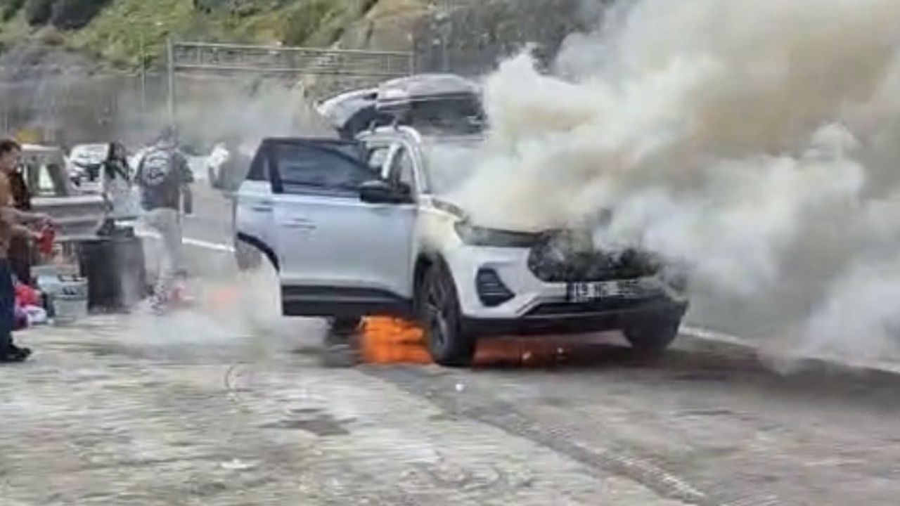 Tünel girişinde alevlenen cip trafikte kısa süreli panik yarattı
