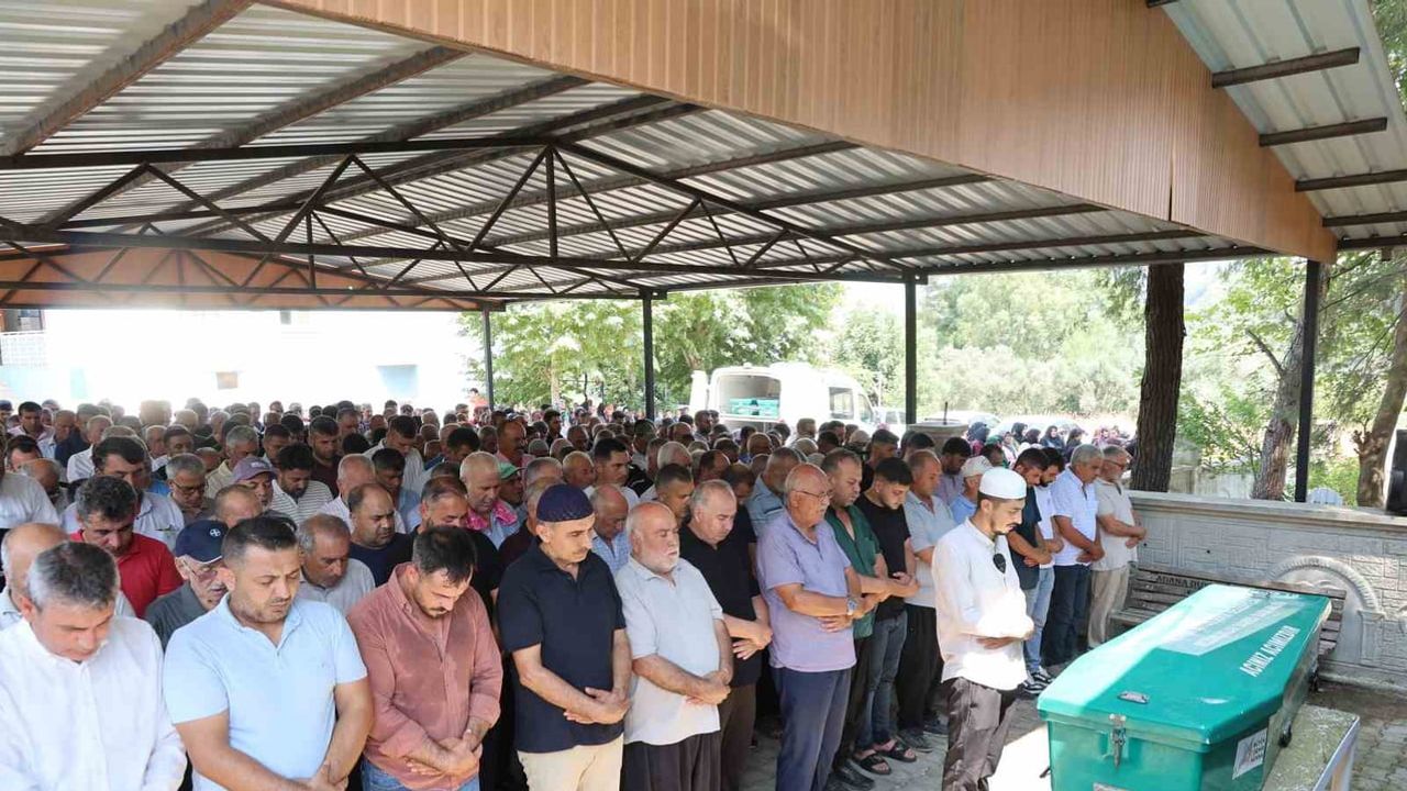 Tünel göçüğünde yaşamını yitiren işçi Bekir Çelik memleketinde toprağa verildi