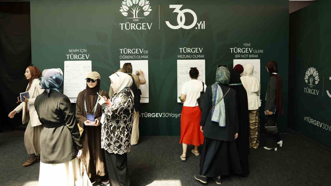 TÜRGEV dijital platformuyla gençlerle ailelere güvenli bir köprü kuruyor