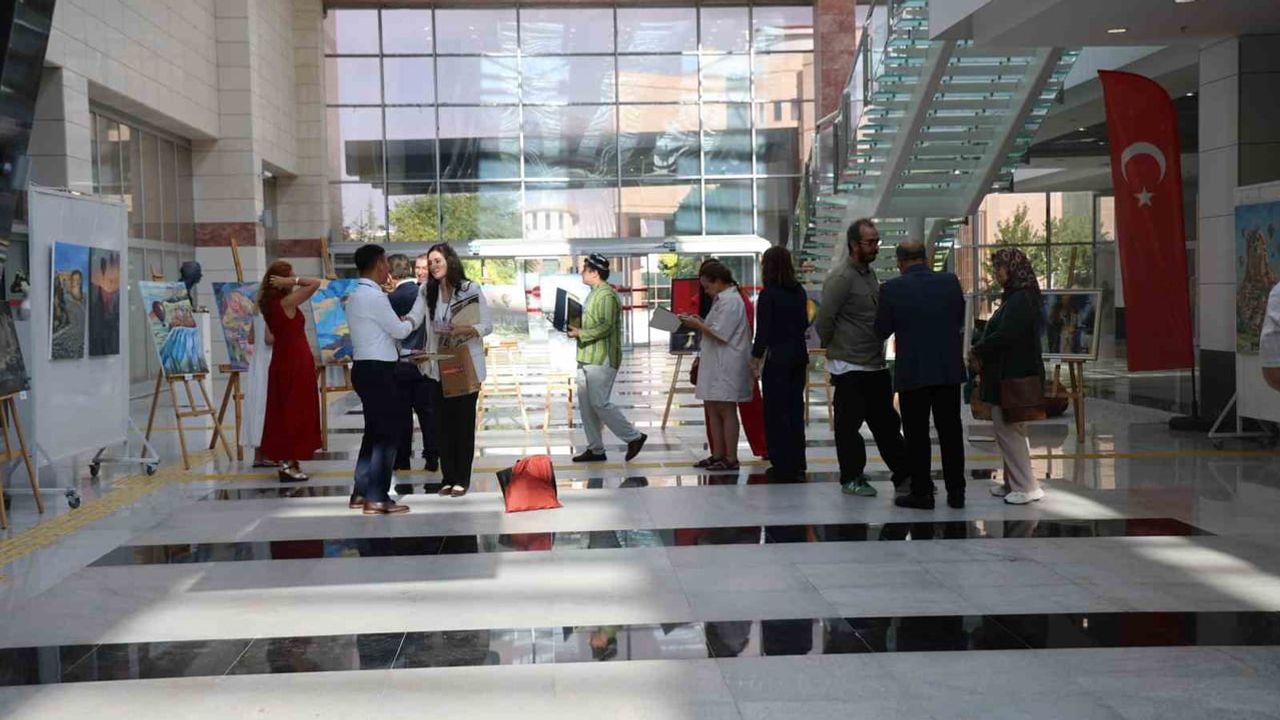 Türk dünyasının ortak tuvali Kapadokya'da renk buldu