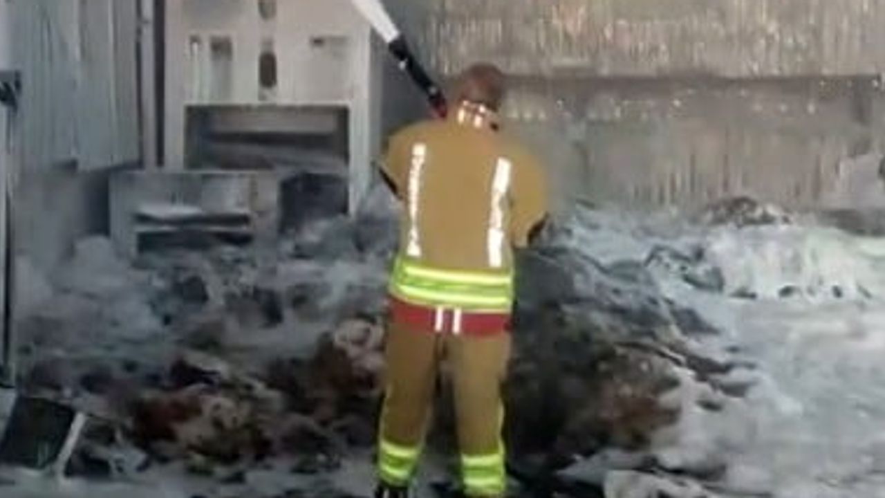 Türkoğlu'nda tekstil fabrikasında yangın kontrol altına alındı