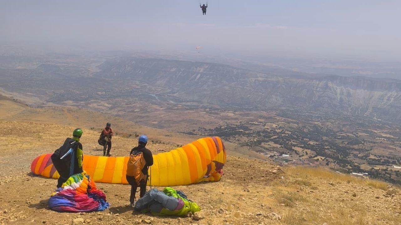 Tut gökyüzünde yeni pilotları termal rüzgârlarla yetiştiriyor