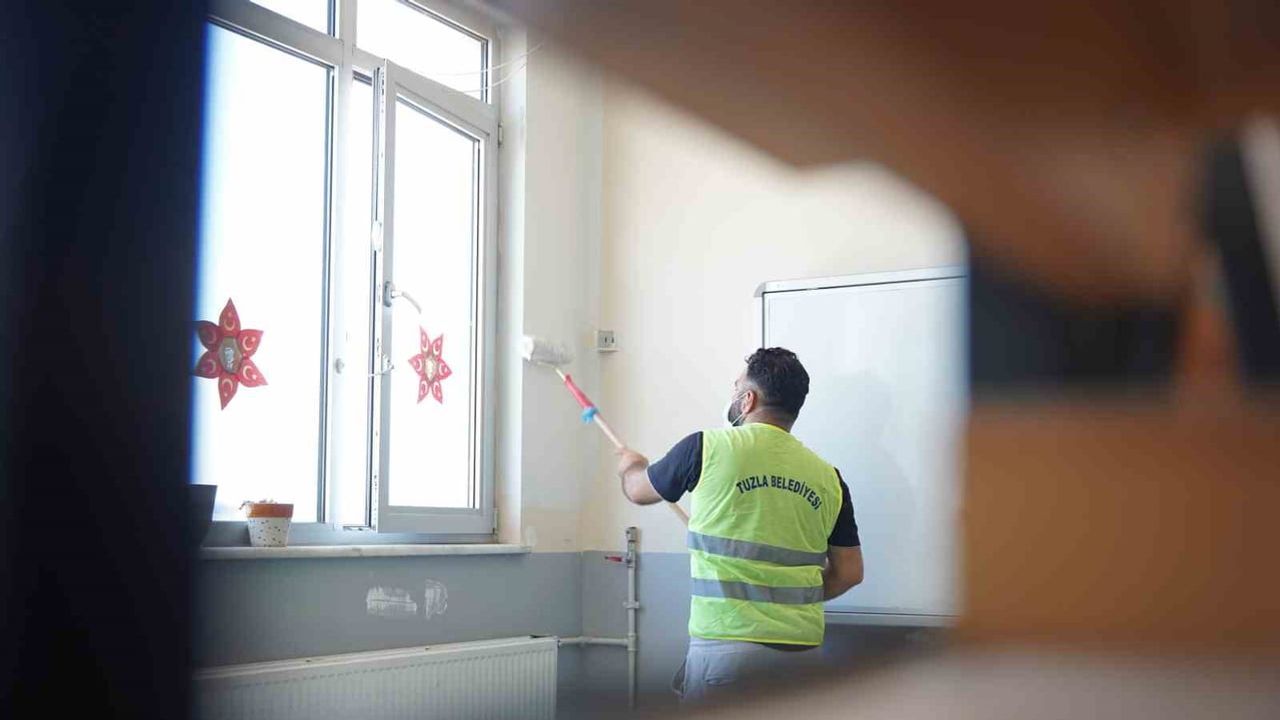 Tuzla'da okullar yeni döneme 79 bin 400 m² bakım programıyla hazırlanıyor