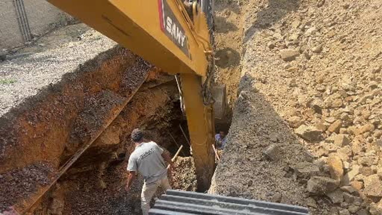 Tuzla'da Tepeören'de göçükte kalan işçi için yoğun müdahale