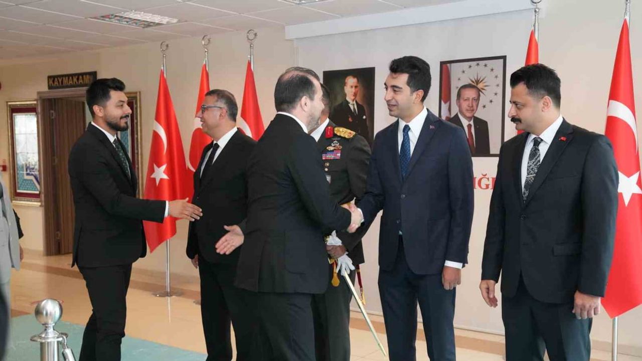 tuzla sahilinde 30 ağustos coşkusu: çelenkten konsere gün boyu anma ve kutlama