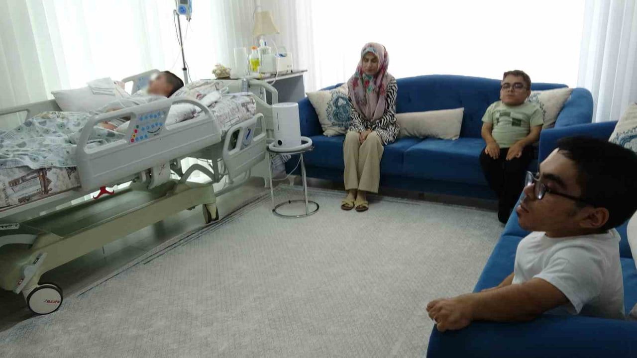 üç çocuğuna tek başına bakan annenin hastane gibi evi