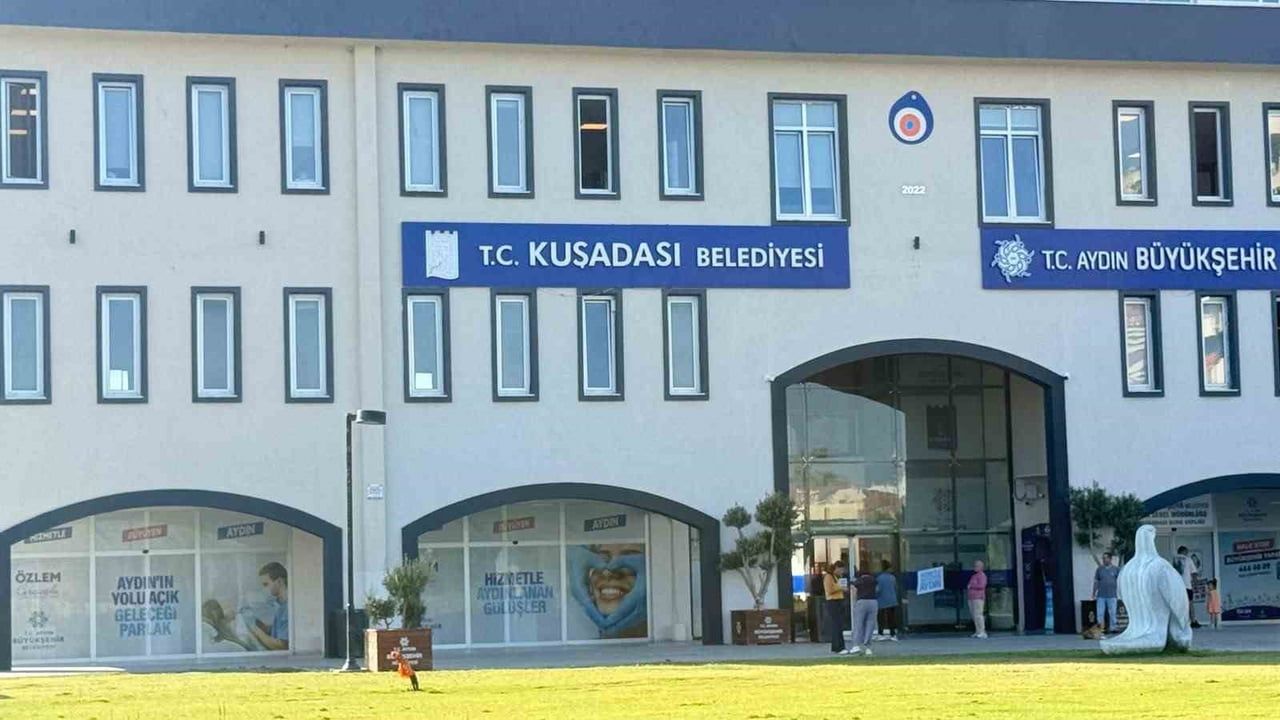 Üçüncü dalga soruşturması kuşadası belediyesi merkezine yöneldi