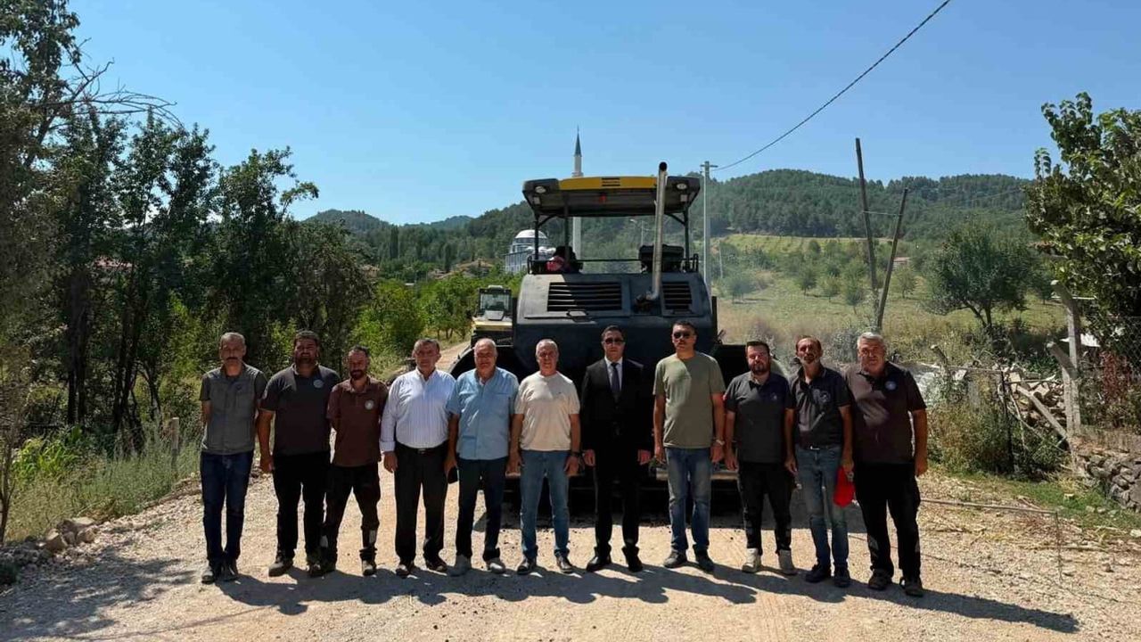 Uğurlugüme'de sıcak asfaltla ulaşım konforu yükseldi