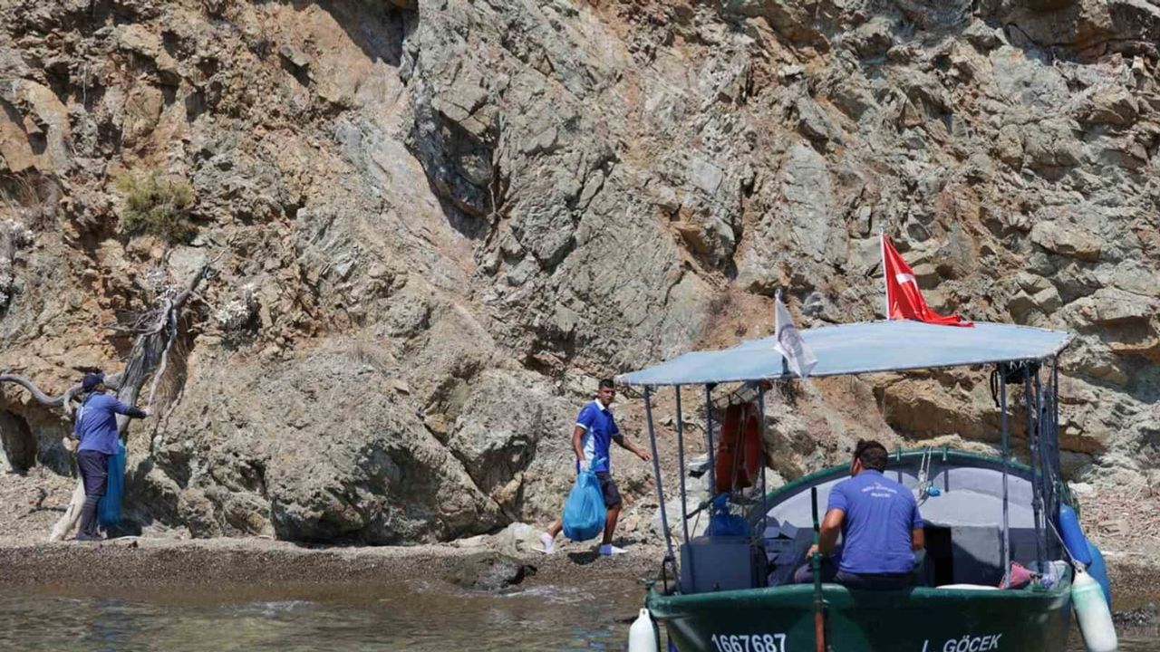 Ulaşılamayan koylardan 11 yılda 306 ton atık toplandı