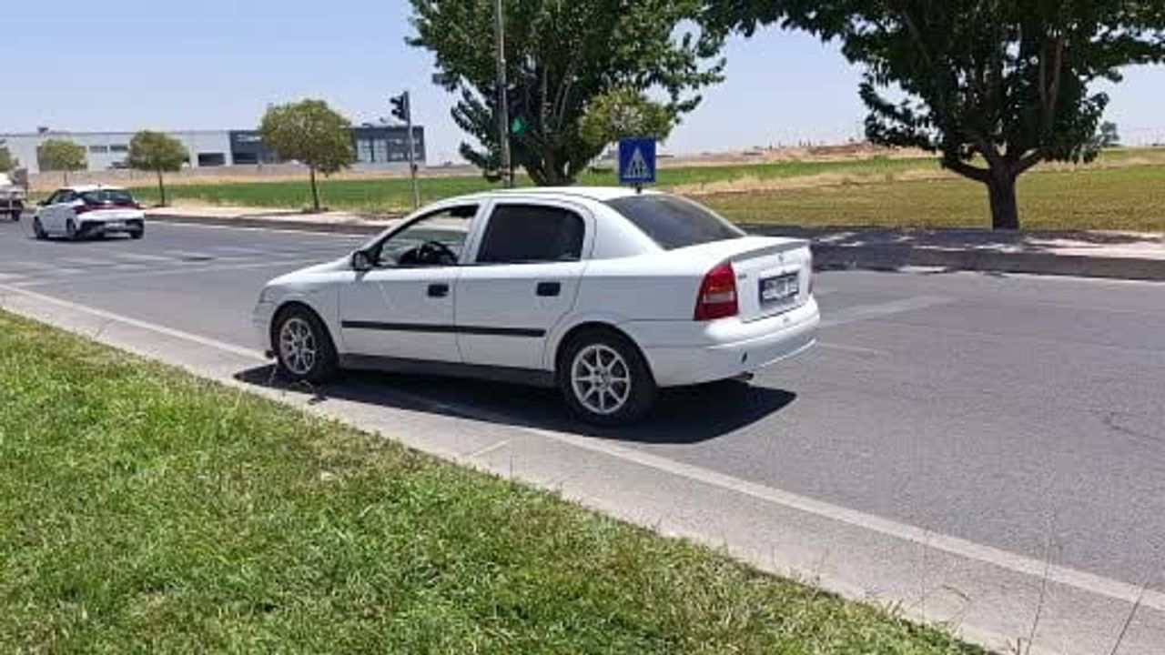 Ulubağ mevkiinde otomobil ile motosiklet çarpıştı: sürücü yaralandı