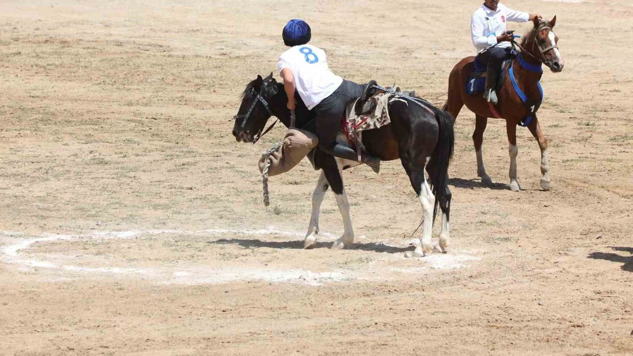 Ulupamir'de kökbörü mücadelesi Erciş Ulupamir'i finale taşıdı