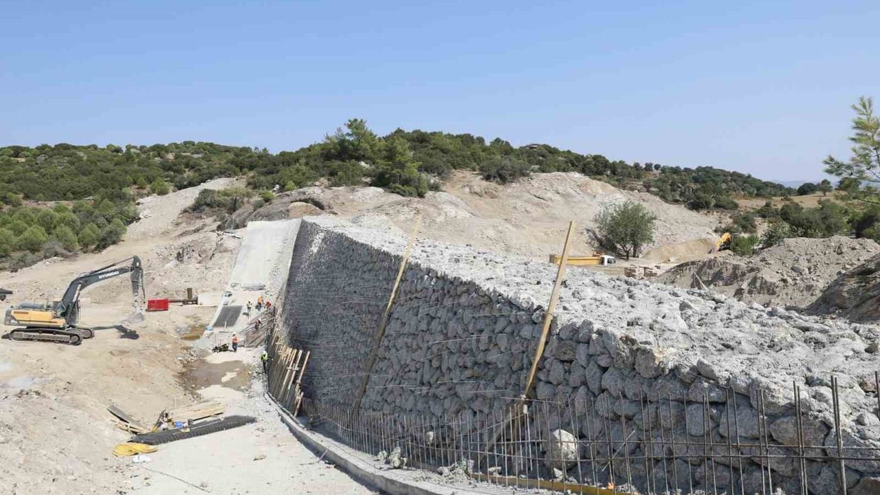 Umcular Mahallesi'nde gölet çalışmaları tarıma yeni soluk getiriyor