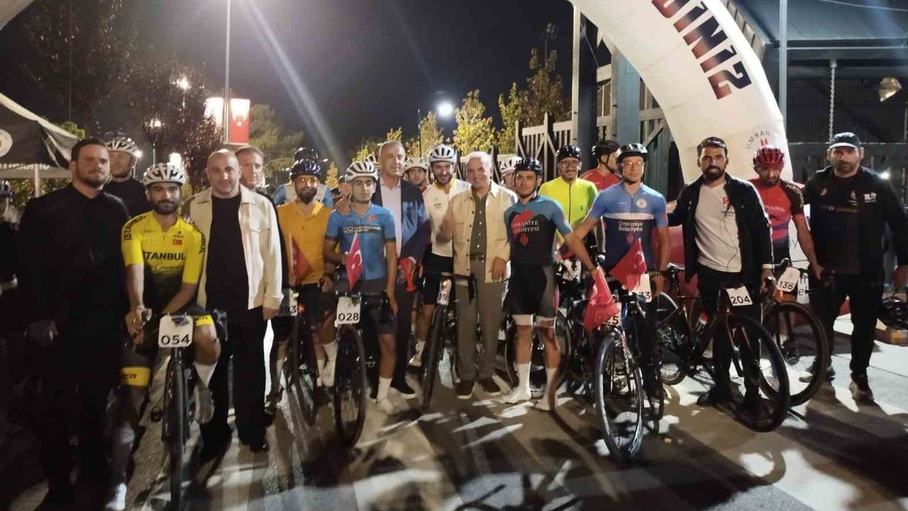 Ümraniye geceleri pedallarla şenlendi: Kriterum gece bisiklet yarışı ilk kez gerçekleştirildi