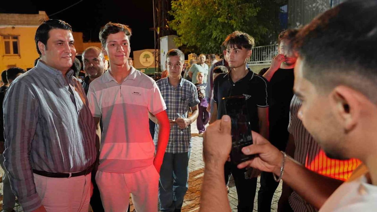 Umut Yılmaz Kızıkkarasakal'da gençlerin sesini dinledi