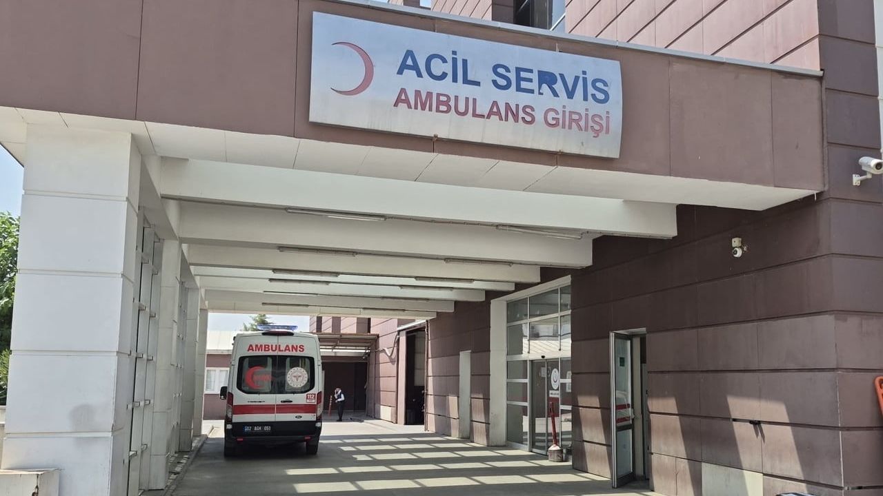Üniversite kavşağında çarpışma: motosiklet sürücüsü yaralandı