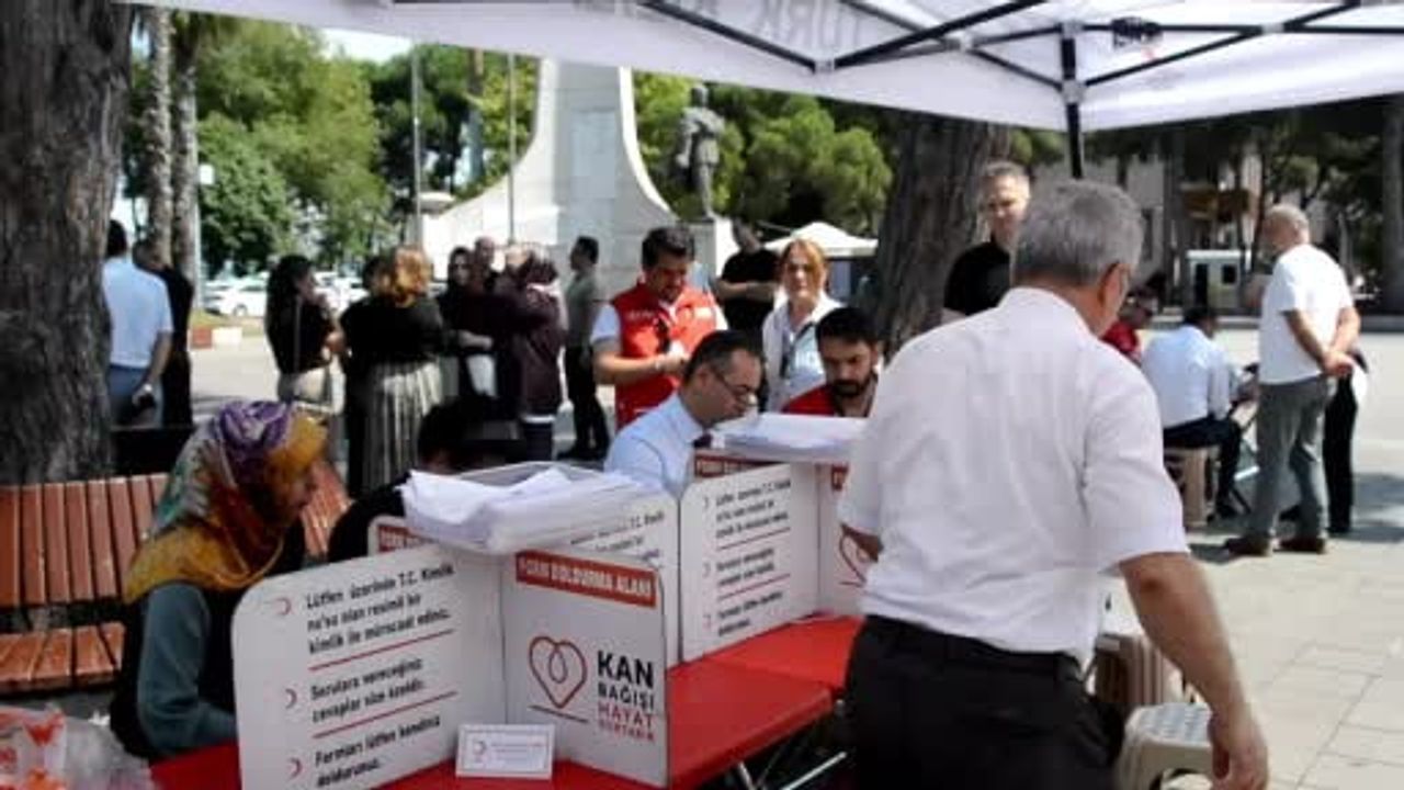 Ünye'de kamu personeli öncülüğünde yoğun kan bağışı