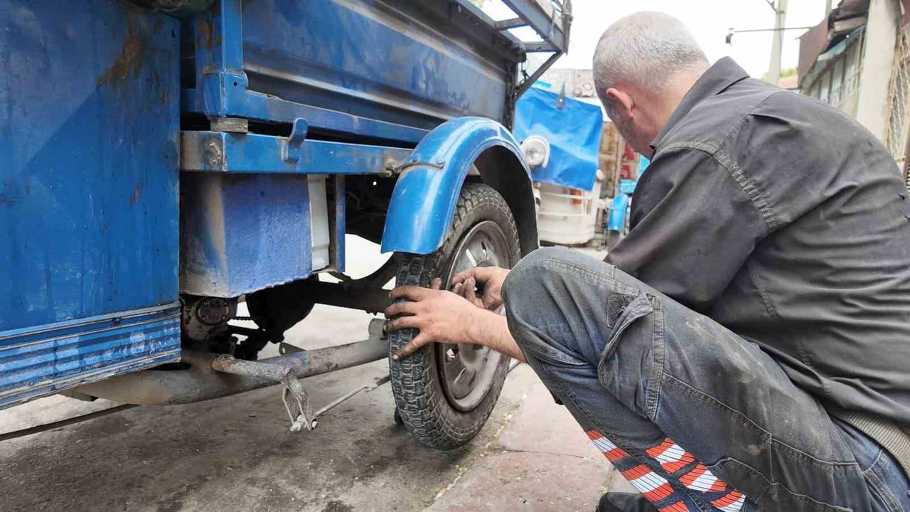 Üretimi sona eren üç tekerlekli motosikletler Konya'da ustaların ellerinde yeniden hayat buluyor