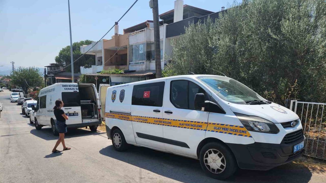 Urla'da anne ve lösemi hastası oğlu evde tabancayla ölü bulundu