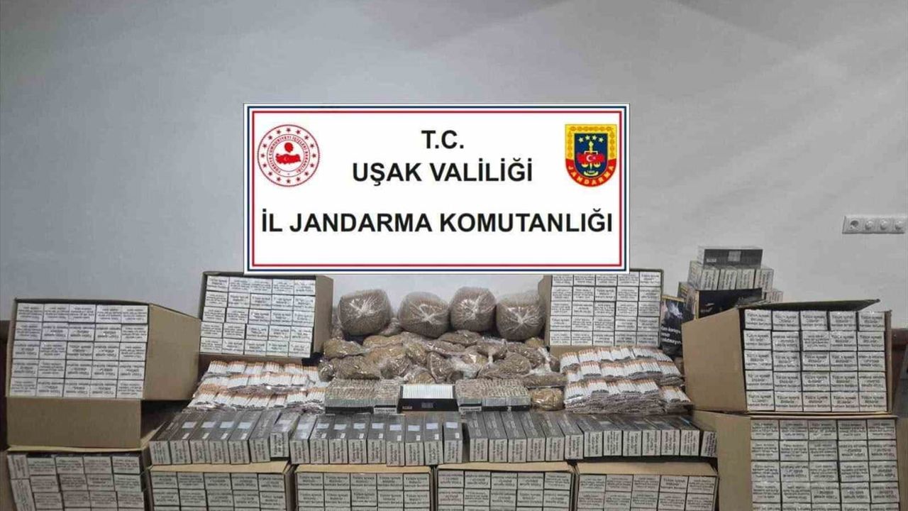 Uşak'ta iki evde yapılan baskında yüzbinlerce makaron ve uyuşturucu ele geçirildi