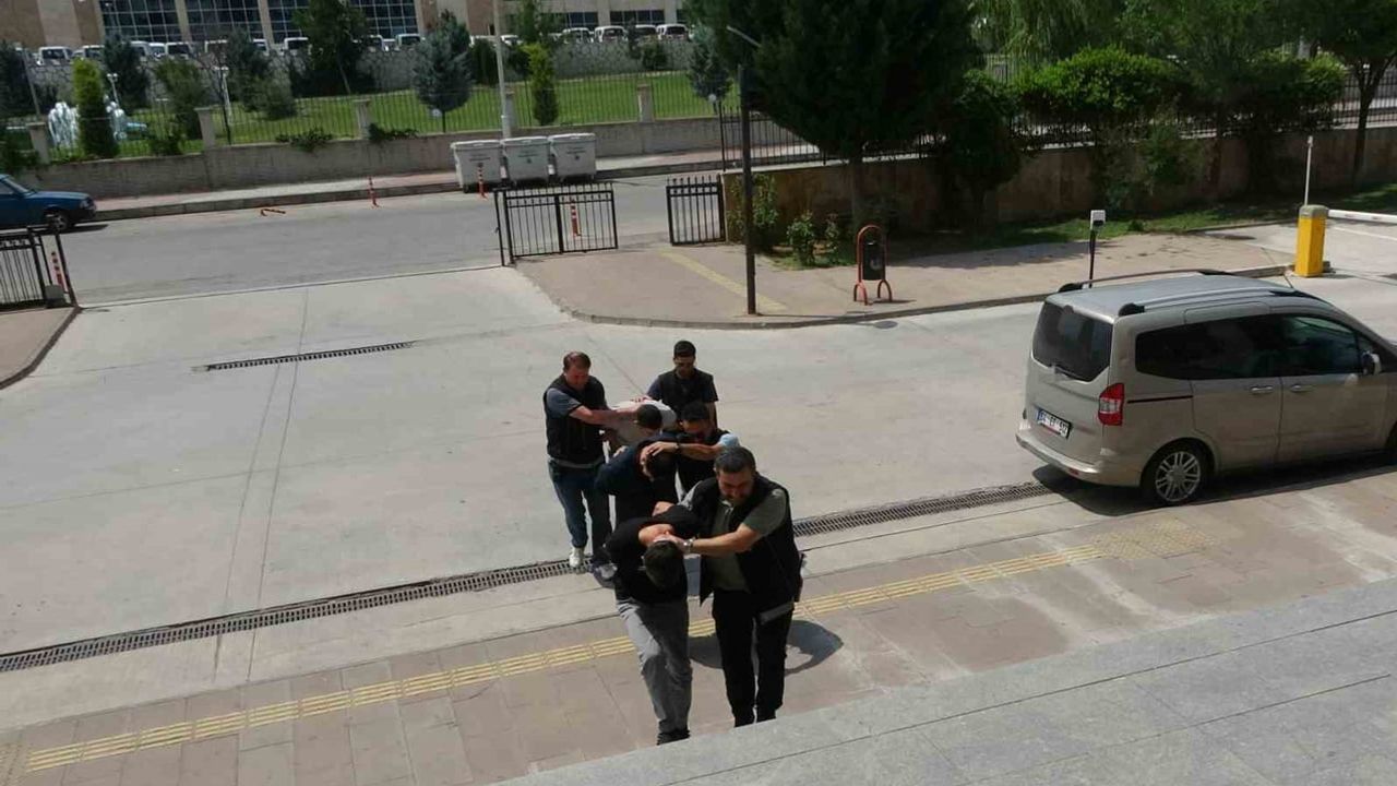 Uşak'ta kuyumcu soygunu soruşturmasında üç zanlı tutuklandı