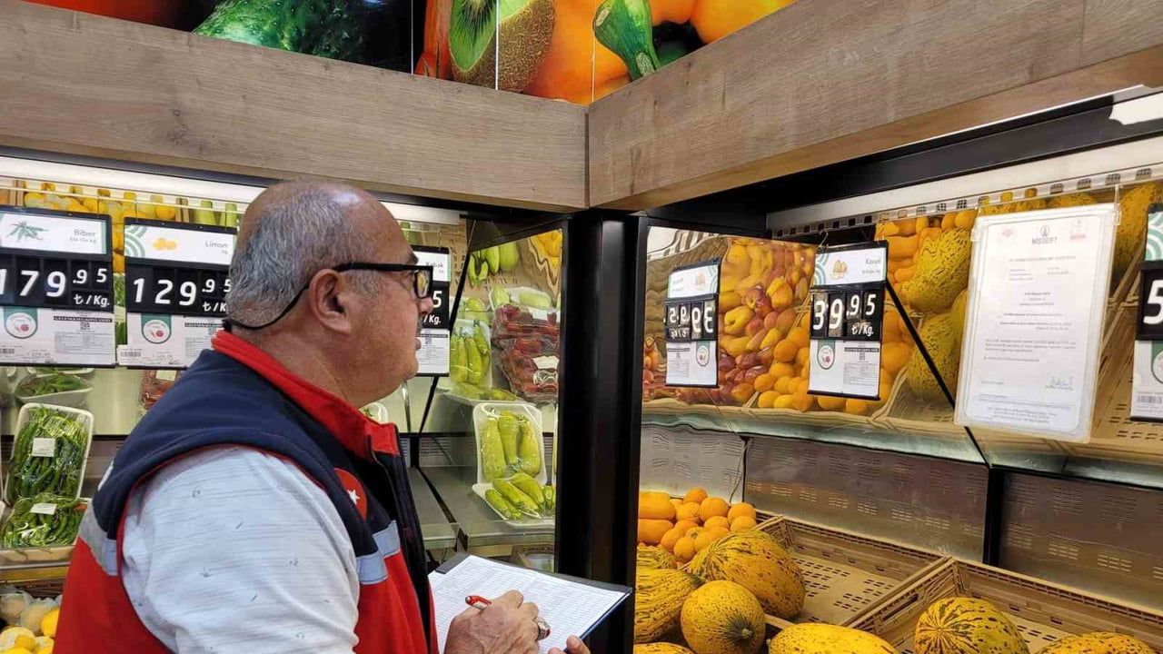 Uşak'ta marketlerde tarımsal ürün fiyatları yerinde izlendi