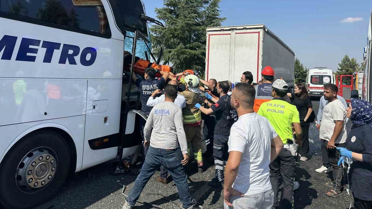 Uşak'ta yolculuk ölümle sonuçlandı: muavin tedavi gördüğü hastanede yaşamını yitirdi