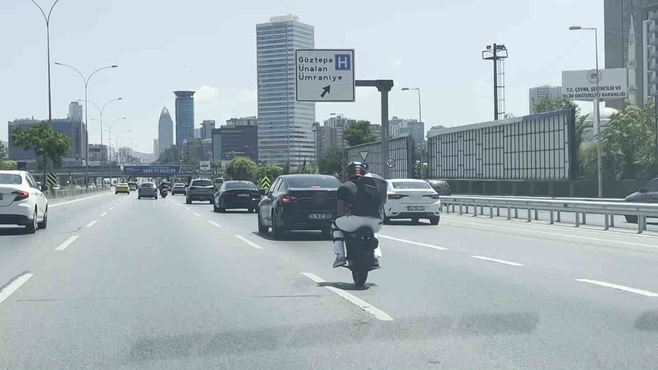 Üsküdar'da tek tekerli scooterla trafikte riskli kilometreler