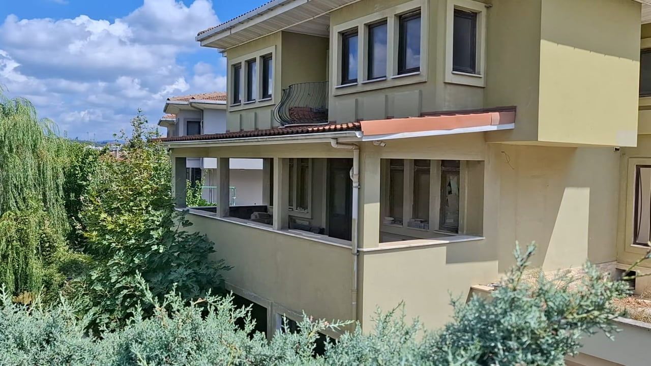 Üsküdar villasında yaşamını yitiren yazar Murat Koparan son yolculuğuna uğurlandı