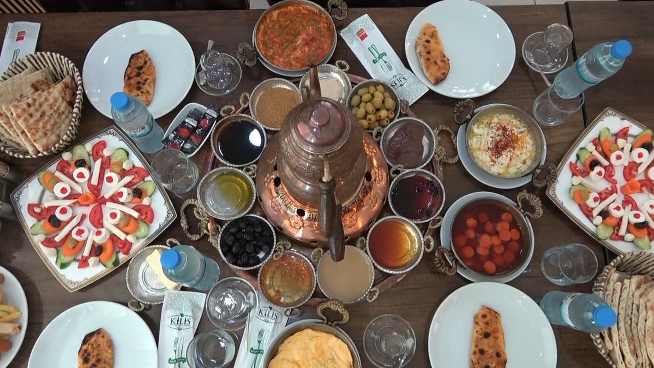 Uygun fiyatla Kilis'in zengin kahvaltısı yerli ve yabancı ilgisini çekiyor