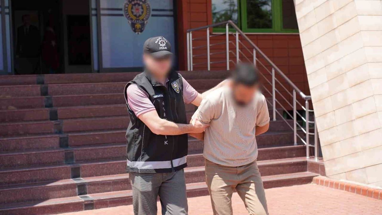 Uyuşturucu ticareti suçundan aranan kişi operasyonla yakalandı