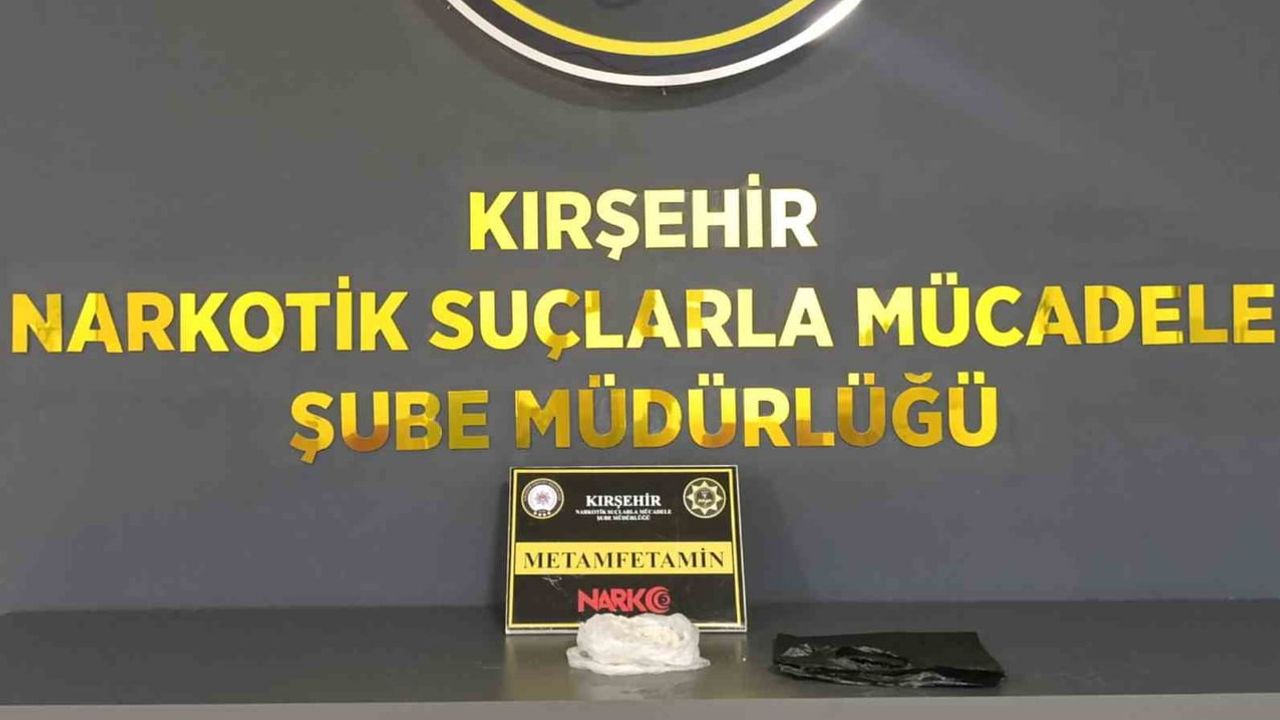 Uyuşturucu ticaretine iki ayrı darbede 2 tutuklama