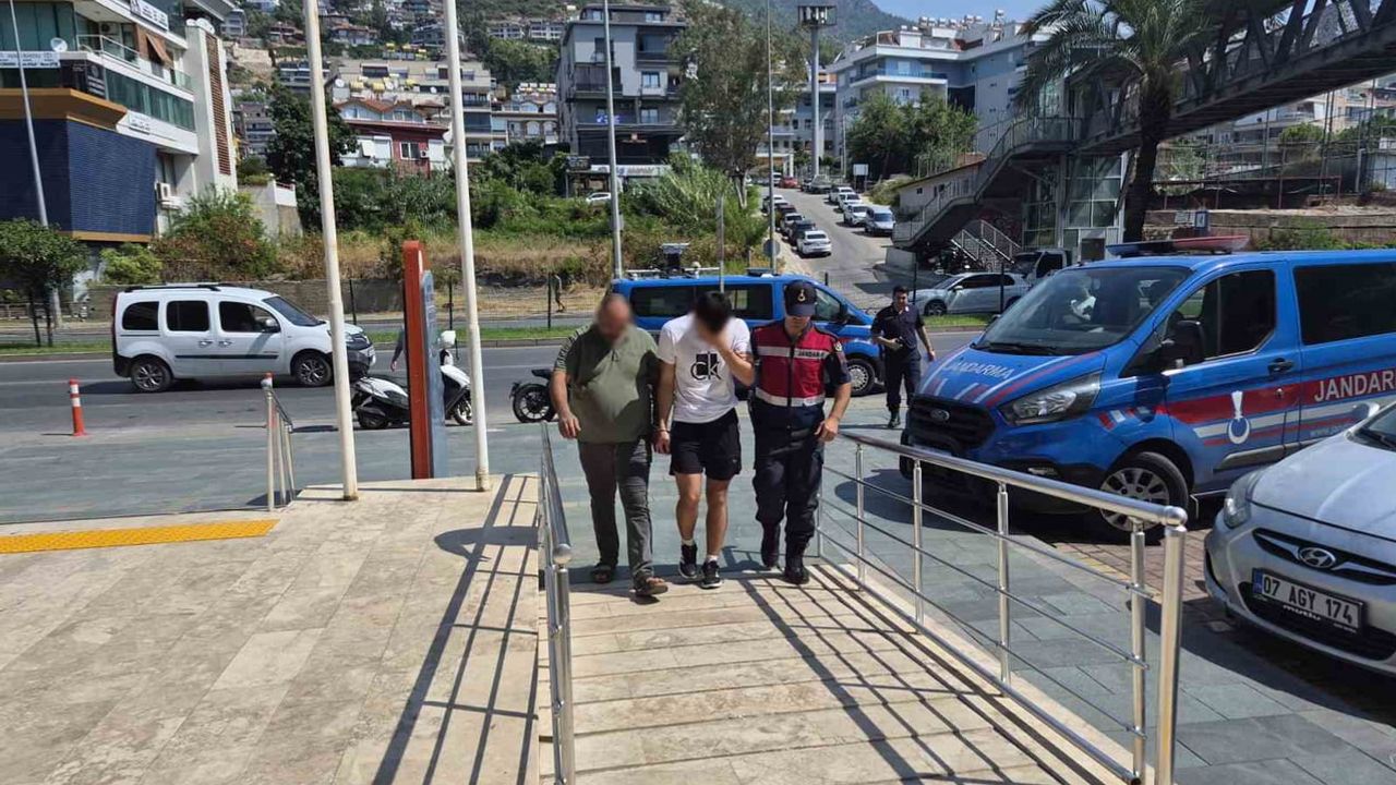 Uyuşturucu ticaretine mahalde darbe: Mahmutlar'da 700 gram esrar ve iki tutuklama