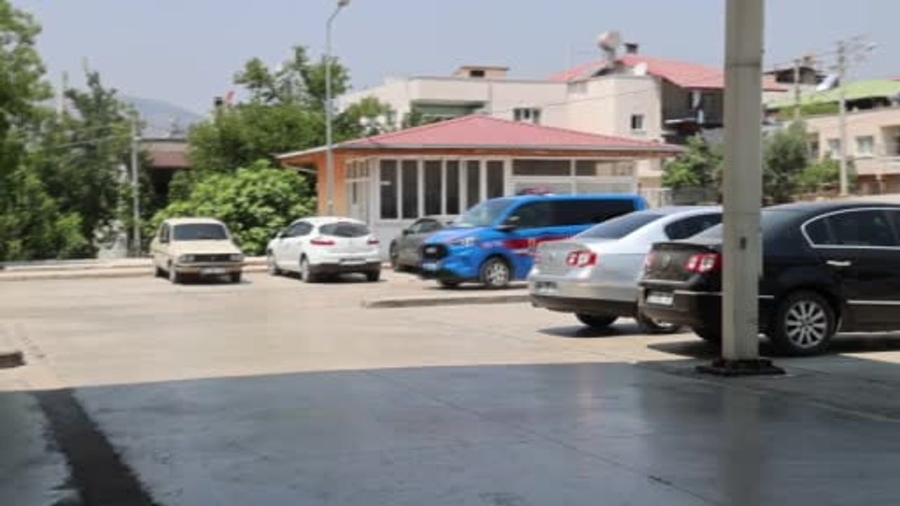 Uzun arama sonucu baraj kıyısında bulunan engelli kişi ailesine teslim edildi