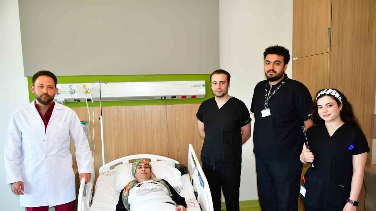 Uzun yılların sinsi yükü: 20 kiloluk retroperitoneal kitle cerrahiyle ortadan kaldırıldı