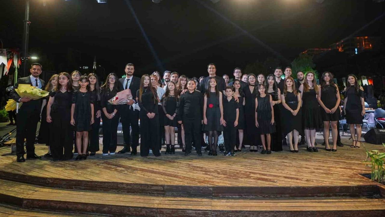 Vadi Park'ta yaz akşamları müzikle coştu