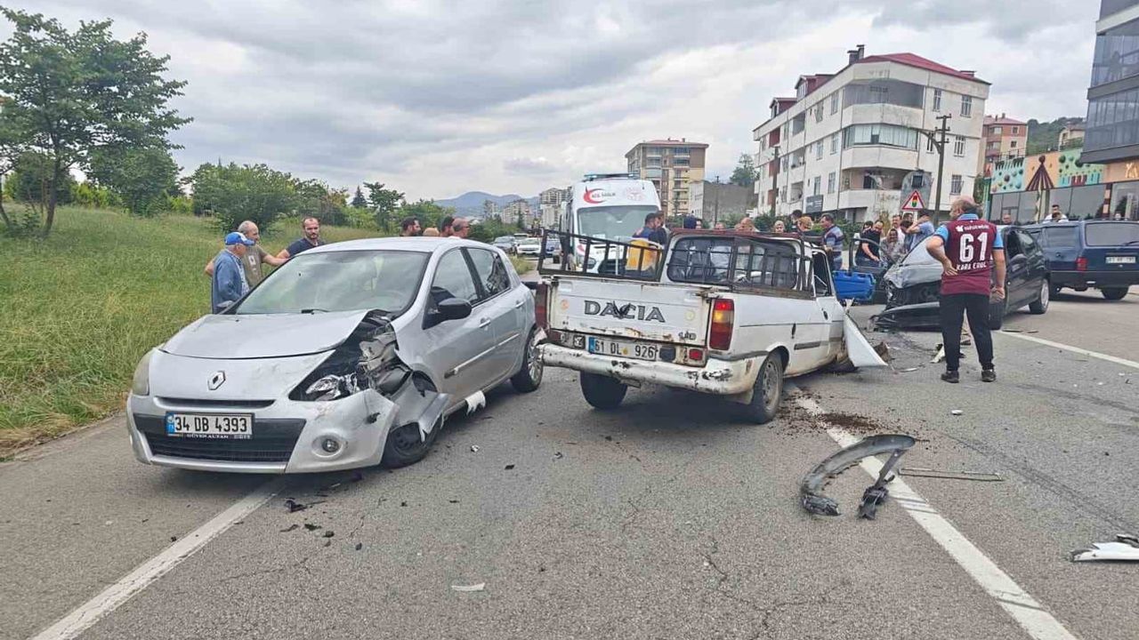 Vakfıkebir sahil yolunda zincirleme kaza: hastanelere kaldırılan sekiz yaralı
