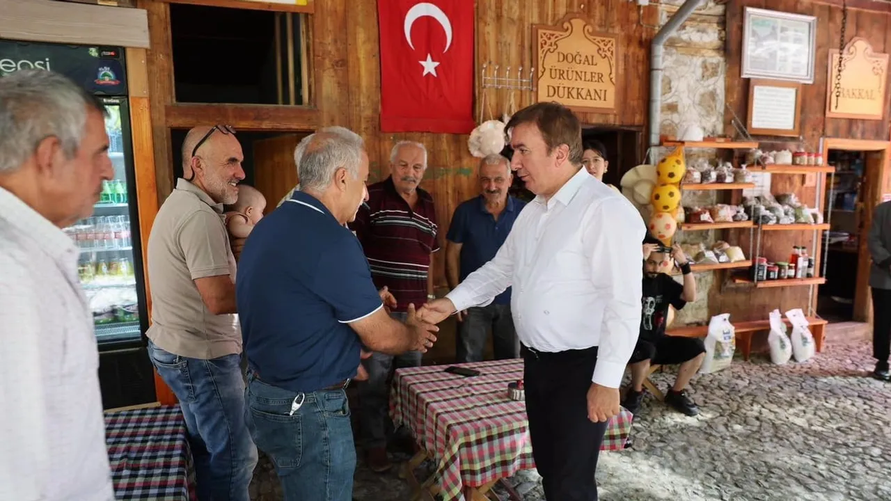 Vali Aydoğdu Apçağa'da esnaf ve köylülerle buluştu