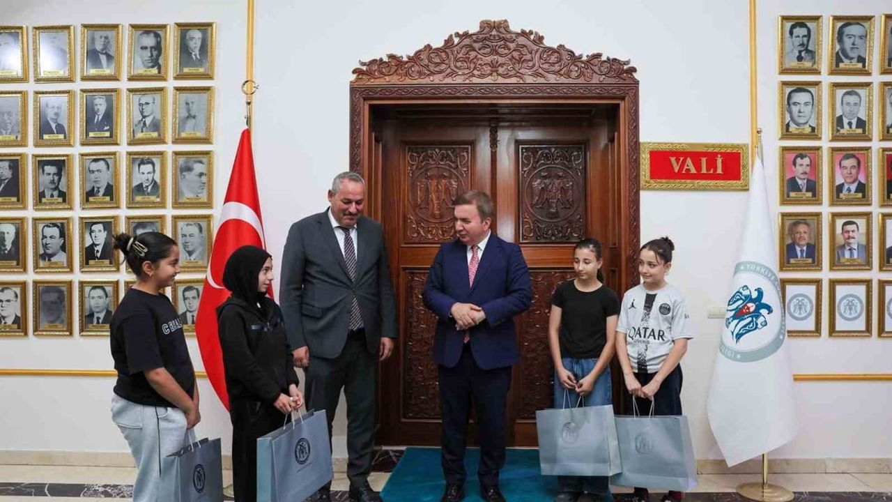 Vali Aydoğdu'dan genç karatecilere destek ziyareti