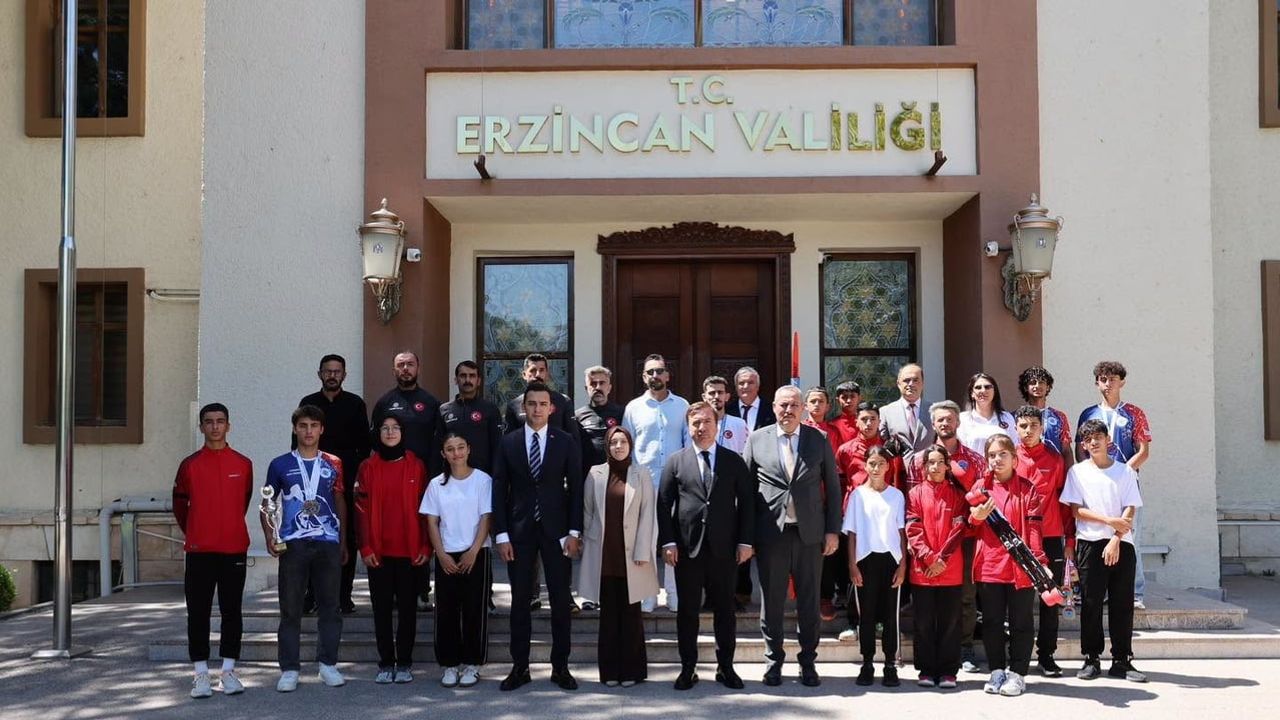 Vali Aydoğdu genç sporcuları ağırladı: Erzincan'a madalya getiren isimler tebrik edildi