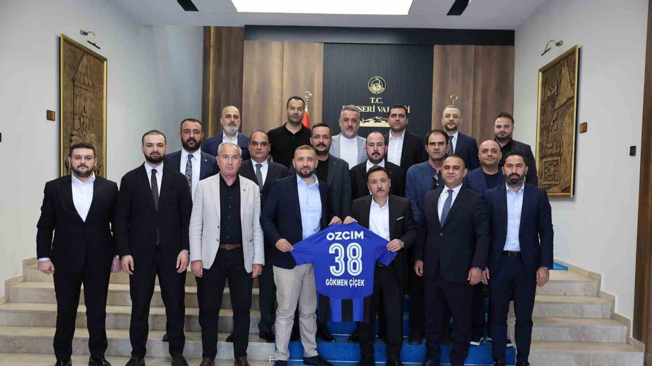 Vali Çiçek'e armağanlı nezaket ziyareti: Erciyes 38 FK yönetiminden teşekkür