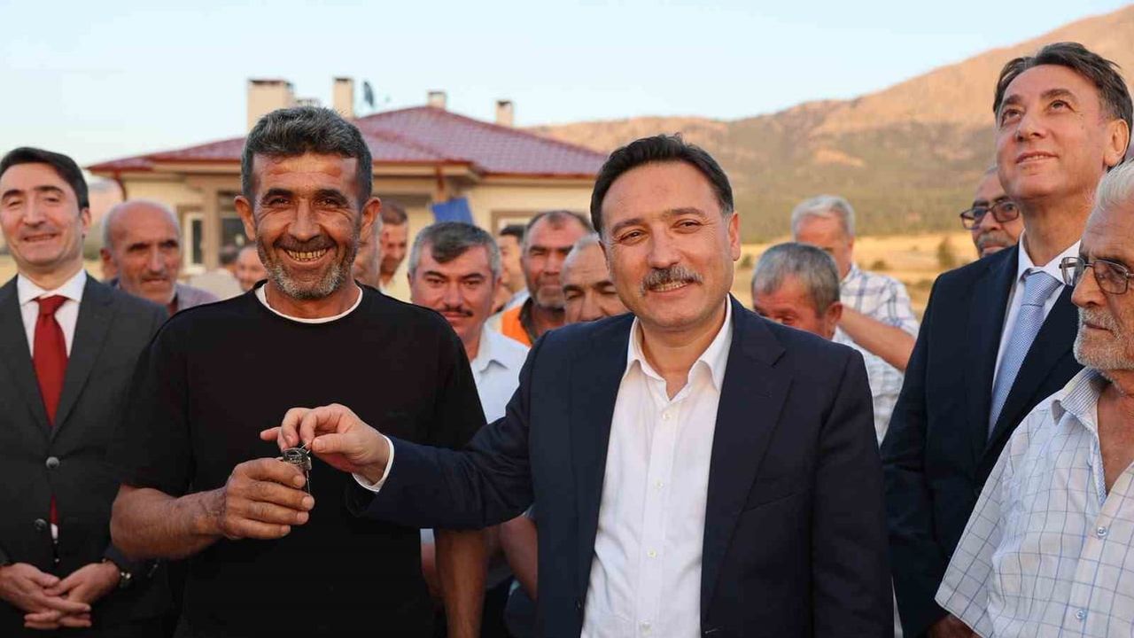 Vali Çiçek Yaylacık'ta yeni umutların anahtarını verdi