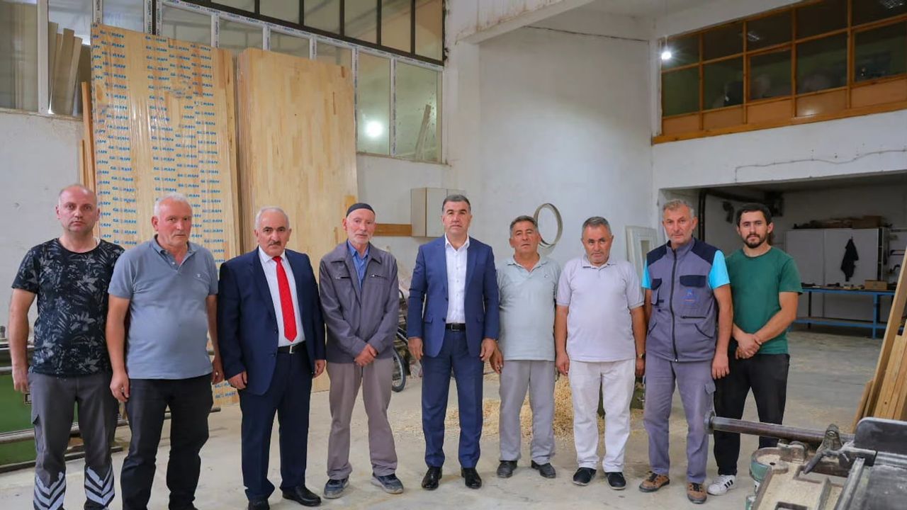 Vali Eldivan'dan esnafa ziyaret: 21 Şubat Sanayi Sitesi'nde mobilyacılarla görüş alışverişi