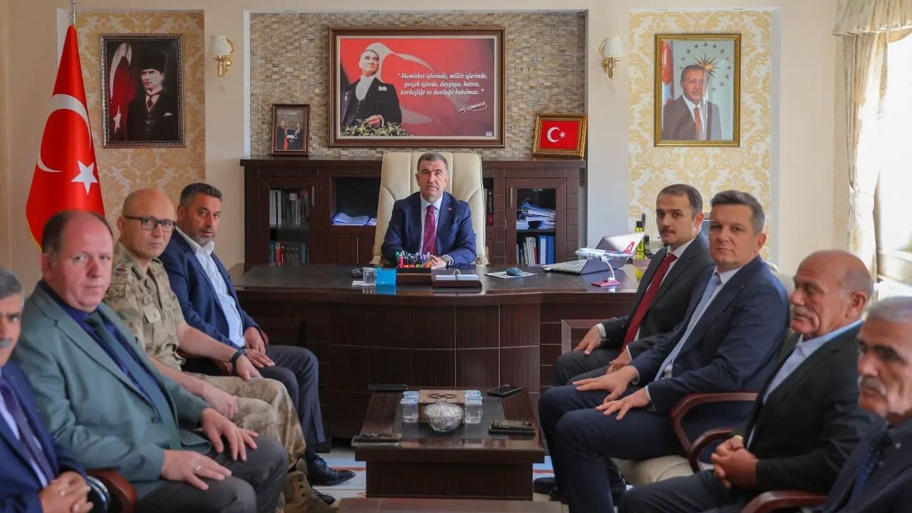 Vali Eldivan'dan kaymakam Ahat'a ziyaret: ilçenin hizmet gündemi masaya yatırıldı