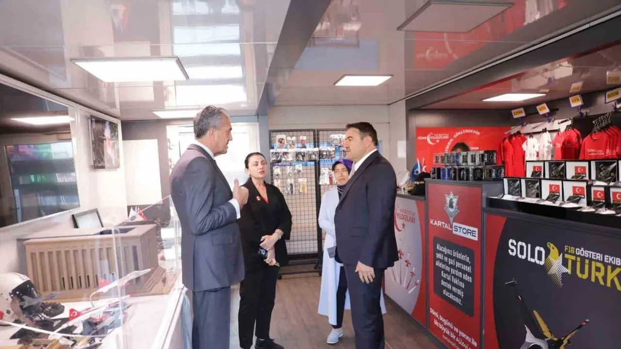 Vali Işın'dan Kartal Vakfı'nın Kartal Store Kaşif Tırı'na destek