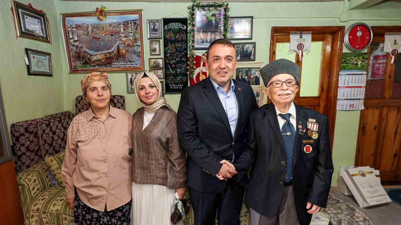 Vali sözer ev ziyaretinde Kıbrıs gazilerinin anılarına kulak verdi