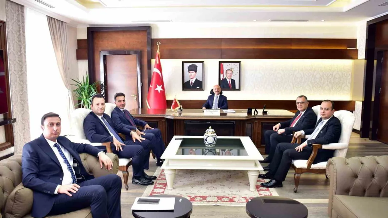Vali Varol adli teşkilat yöneticileriyle ilçelerdeki çalışmaları değerlendirdi