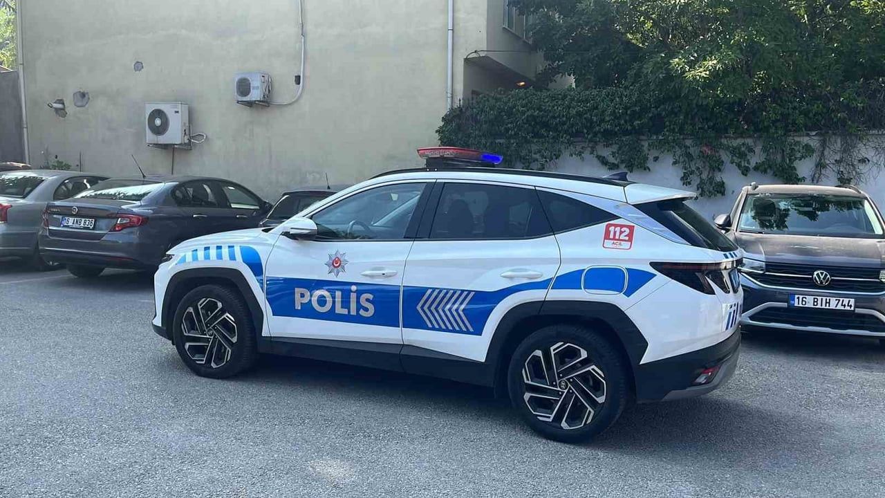 Valilik önündeki terk edilmiş valiz alarmı: içinden kıyafet ve ev eşyası çıktı