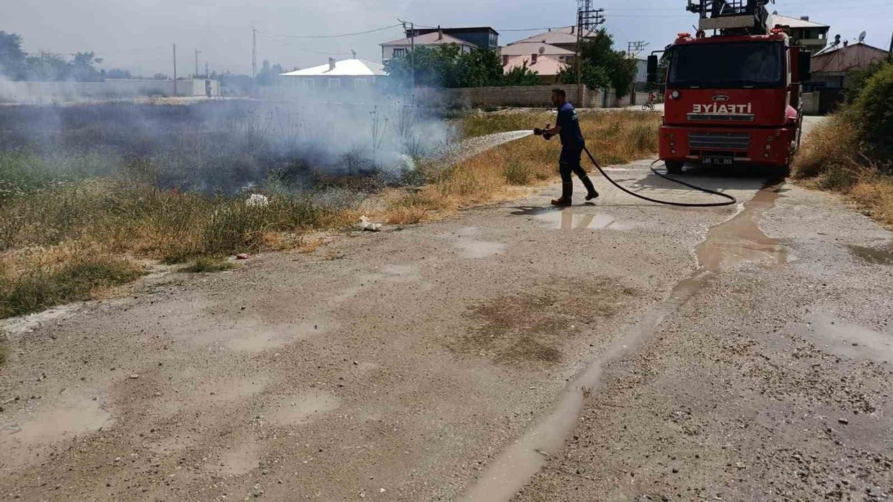 Van'da 10 günde 239 yangına müdahale eden itfaiye ekipleri uyarıyor
